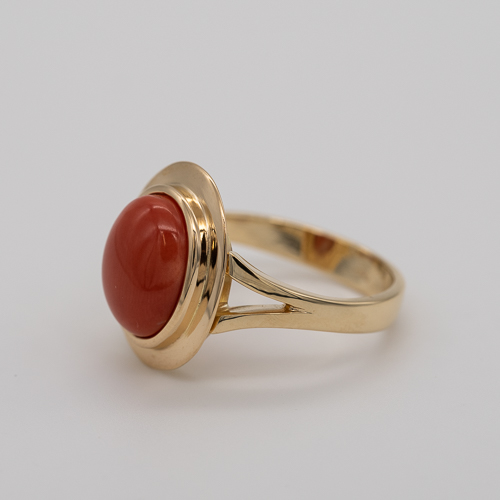 Anello Corallo rosso, oro 18 kt.